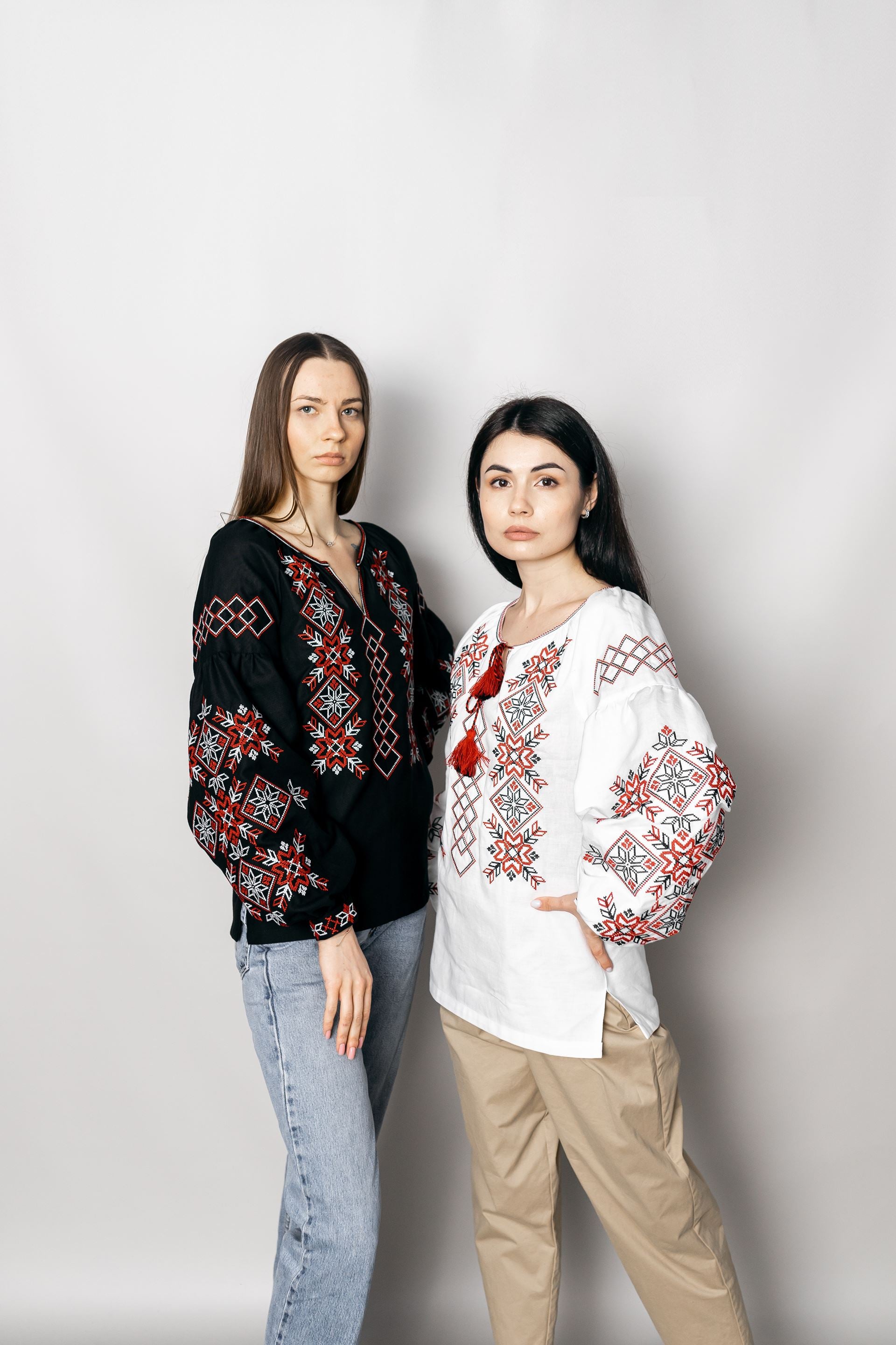 Embroidery "Tradition" (black)
