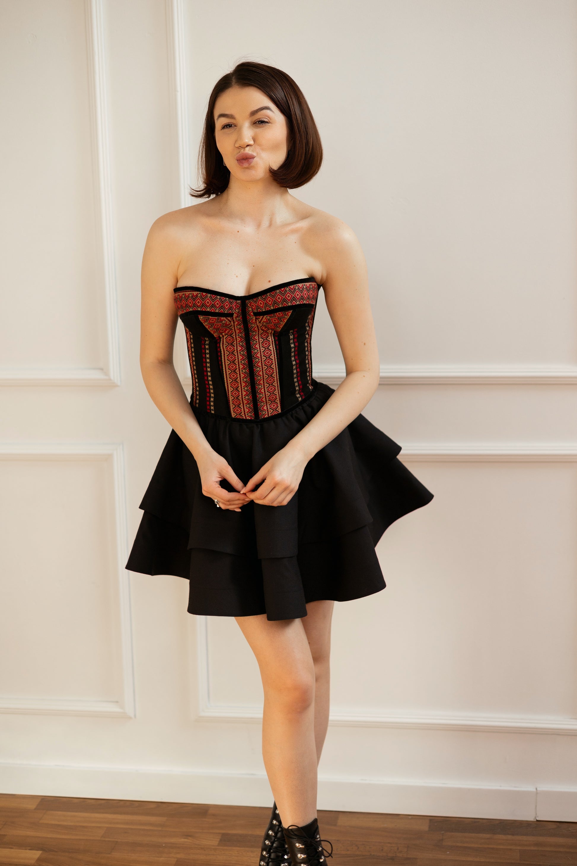 Black and Gold Corset – Elegant Ukrainian-Inspired Waist Corset