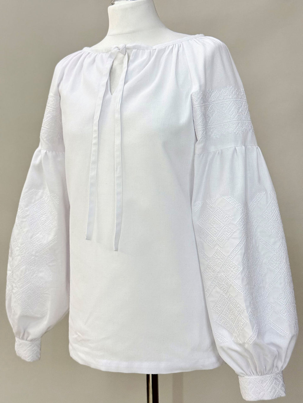 Embroidered blouse "Character" (white)