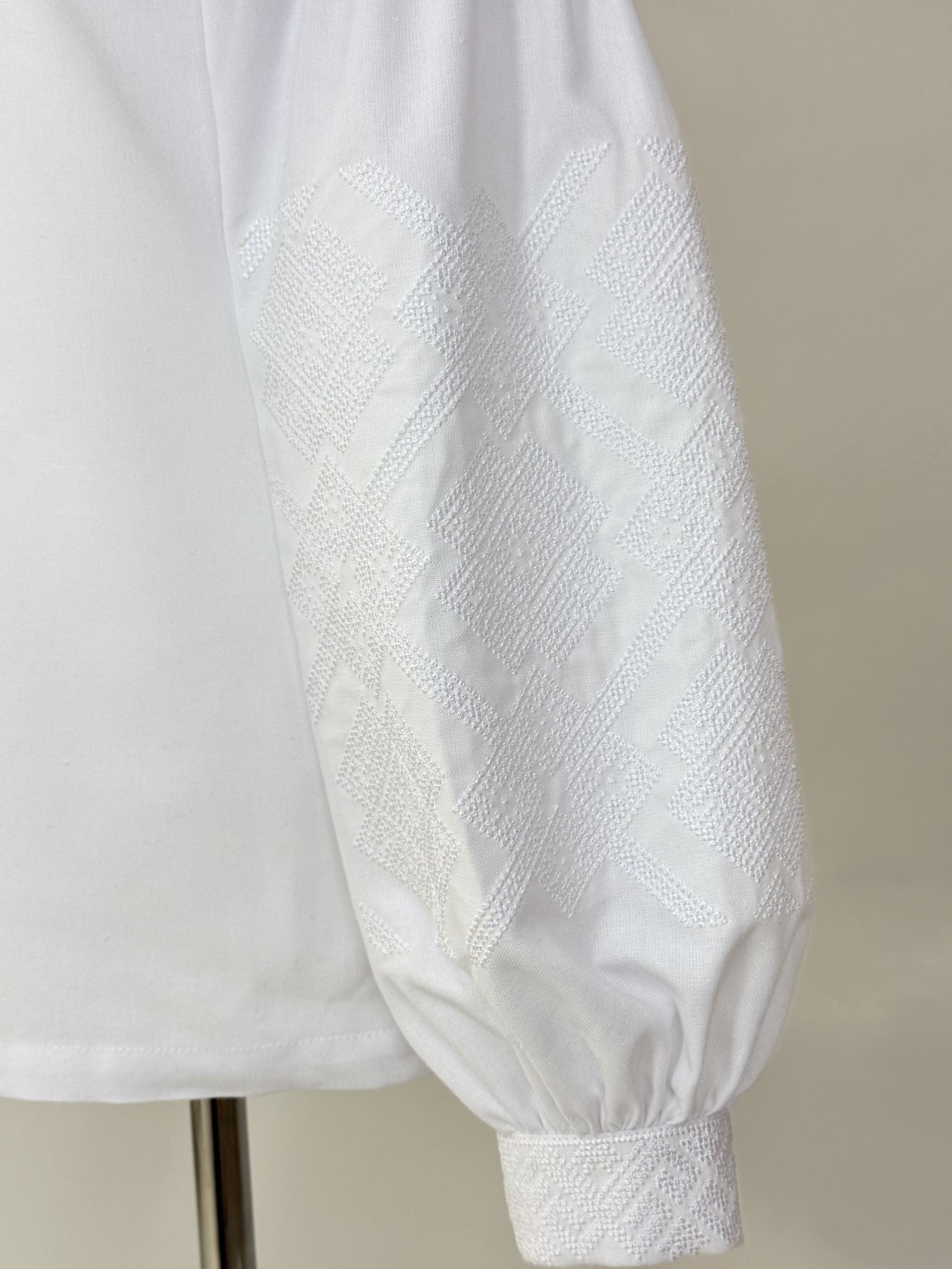 Embroidered blouse "Character" (white)