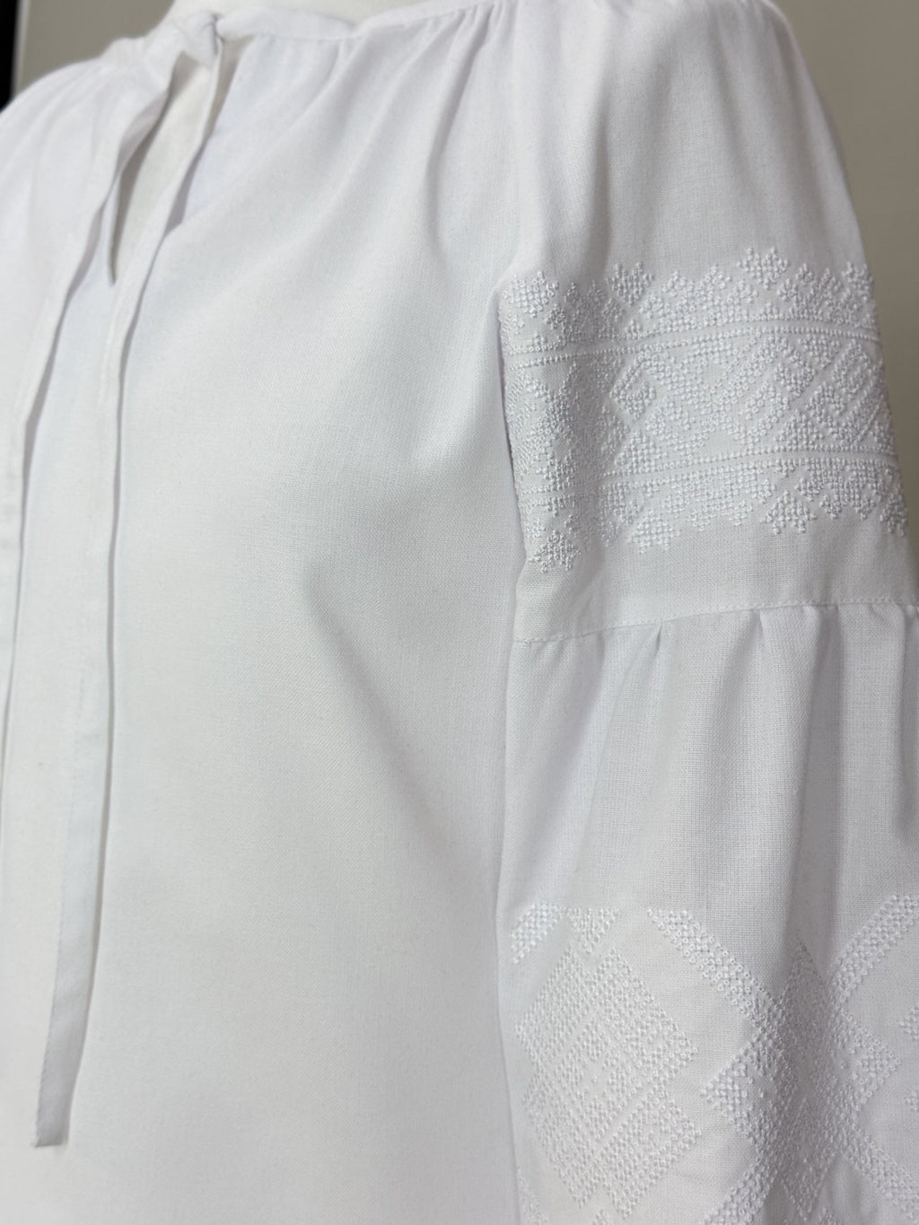 Embroidered blouse "Character" (white)