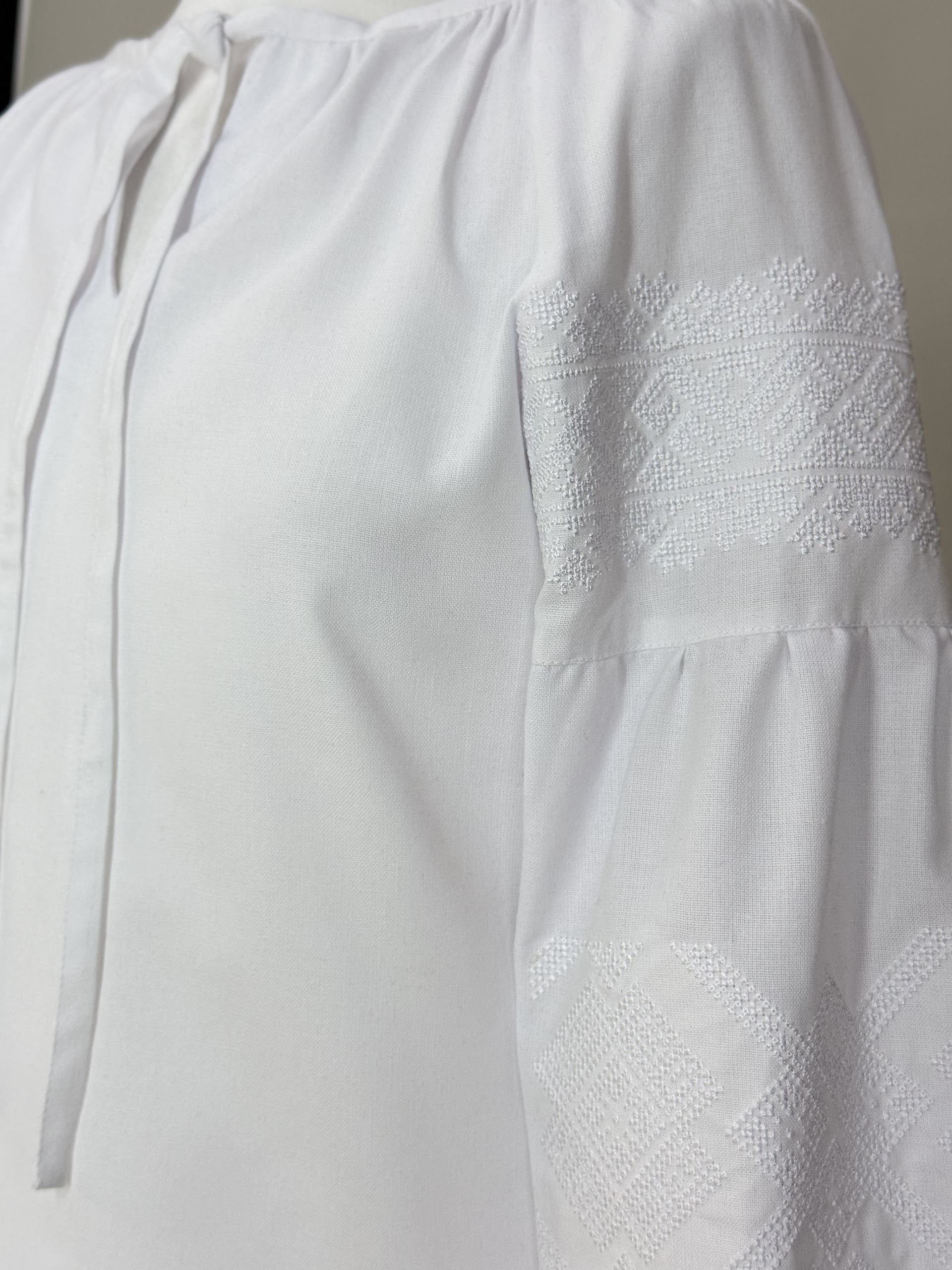 Embroidered blouse "Character" (white)