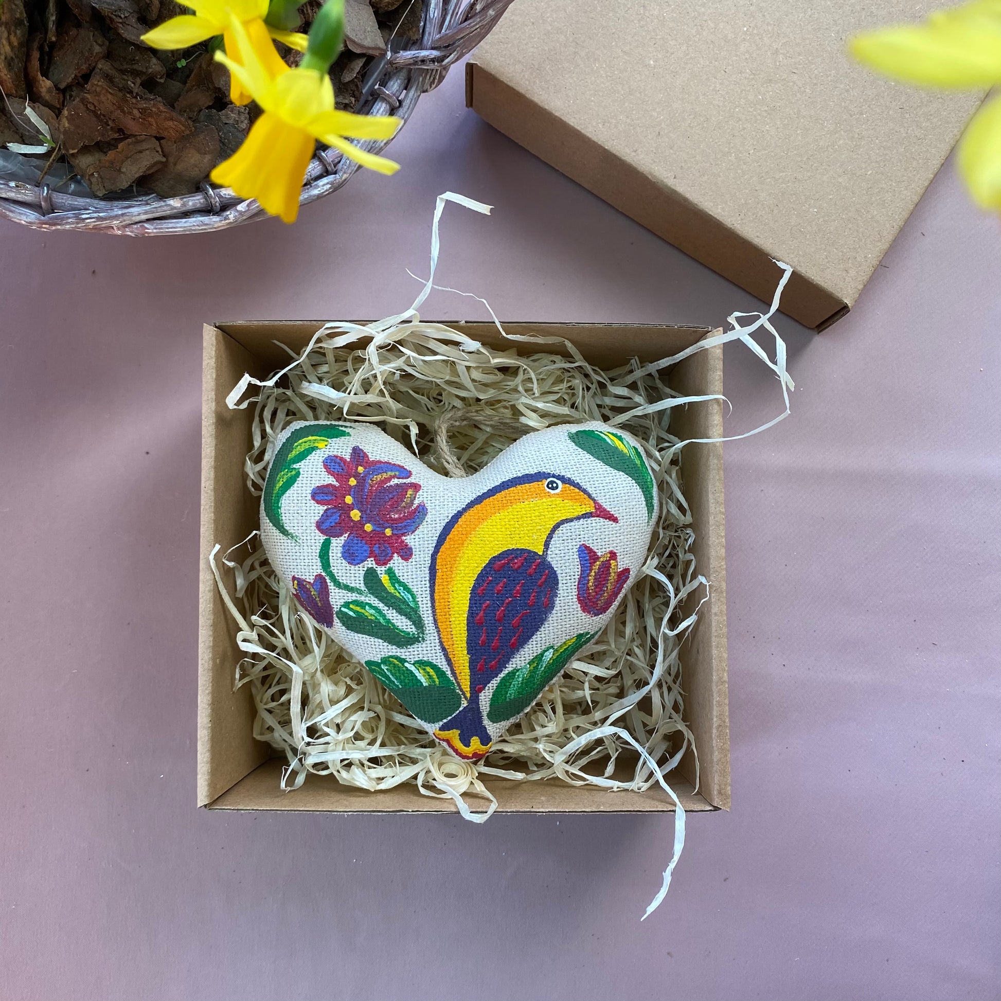 Souvenir "Heart with yellow bird (vanilla)"