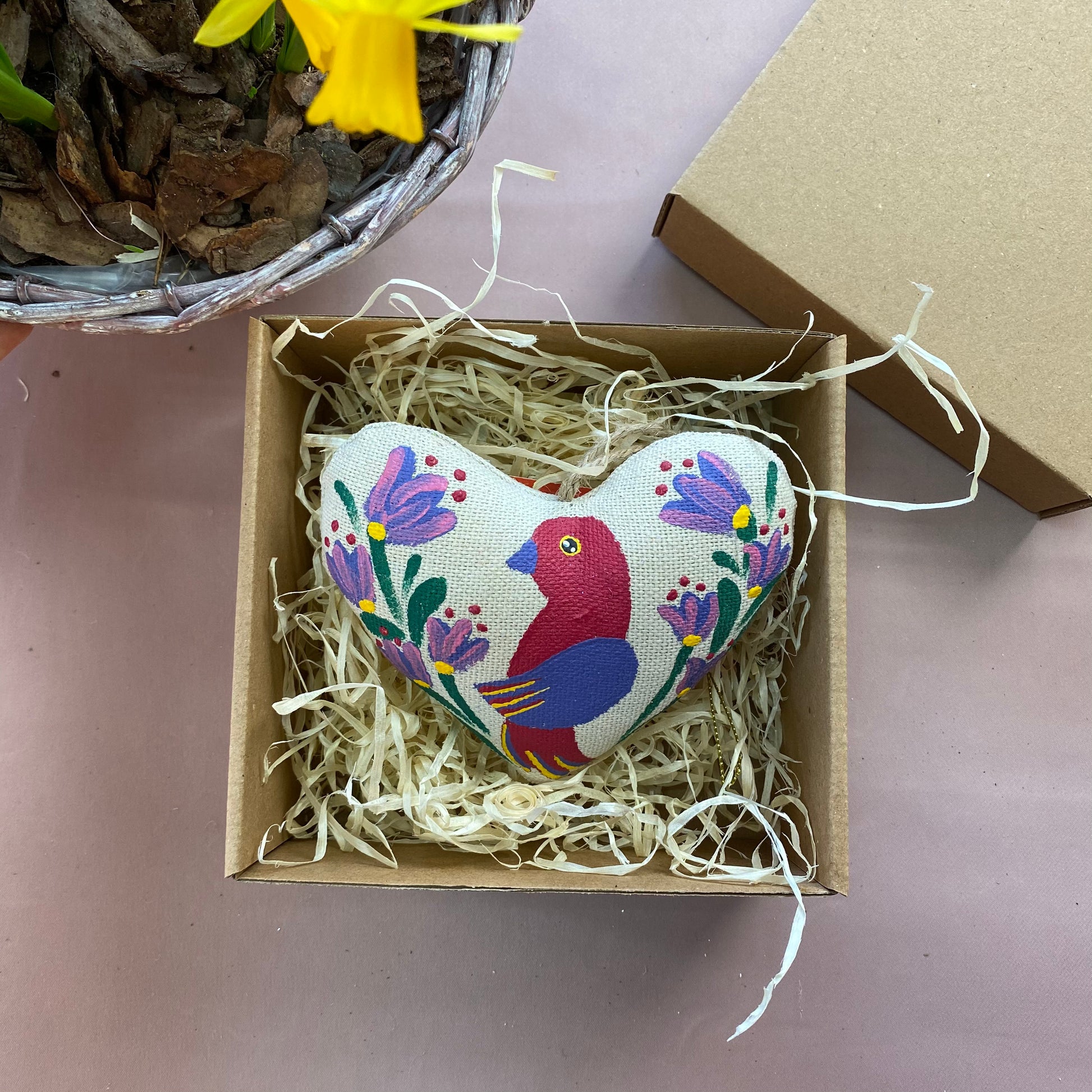 Souvenir "Heart with pink bird (vanilla)"