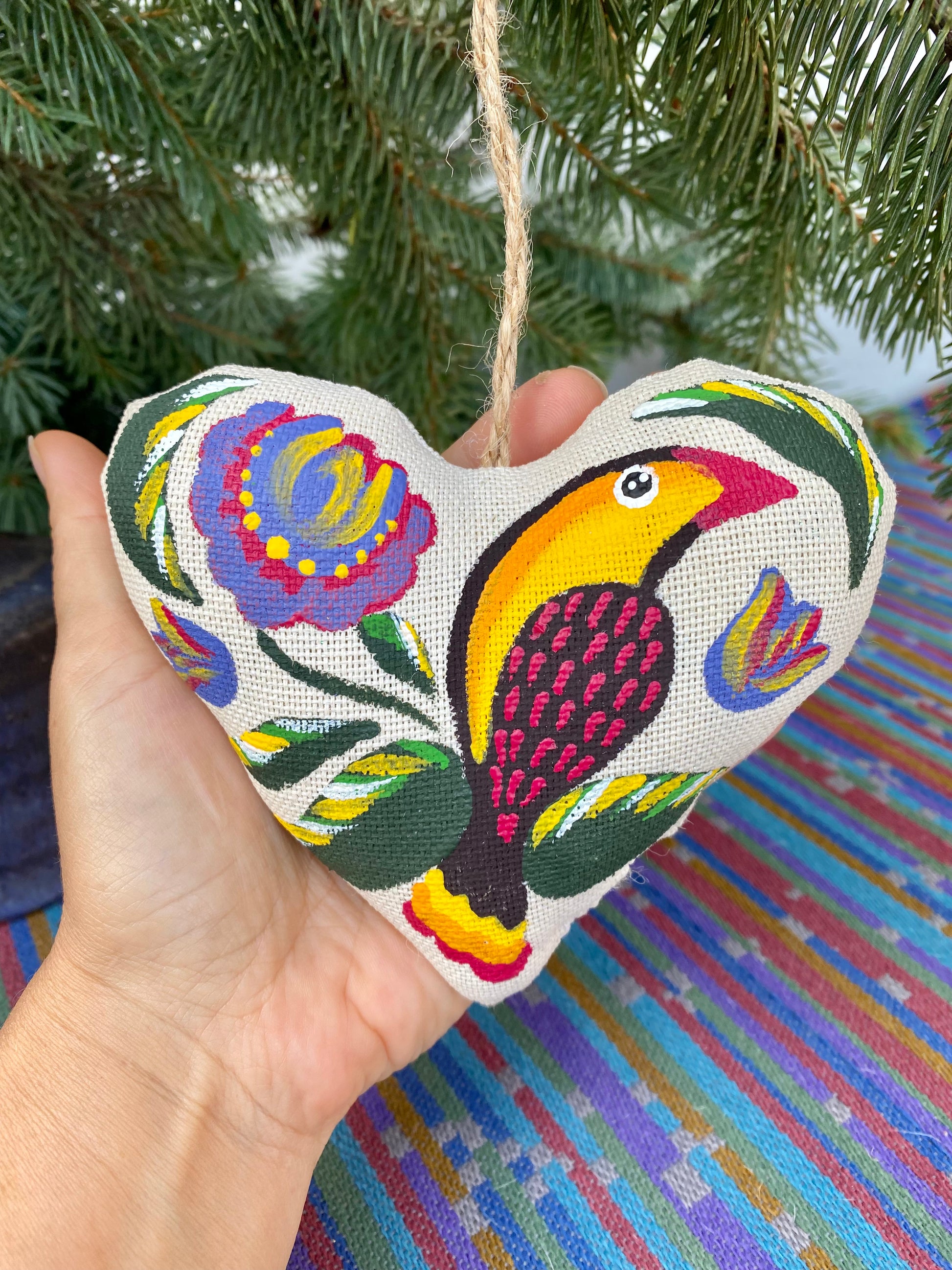 Souvenir "Heart with yellow bird (vanilla)"