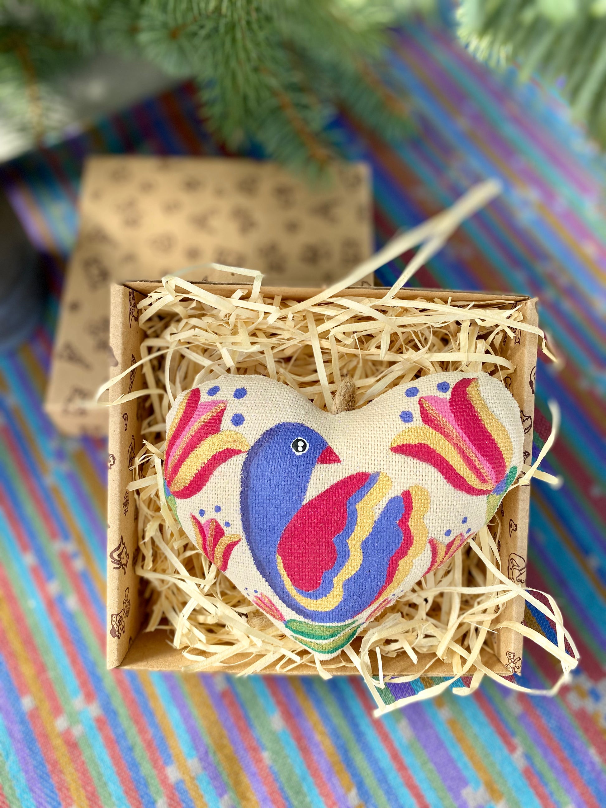 Souvenir "Heart with purple bird (vanilla)"