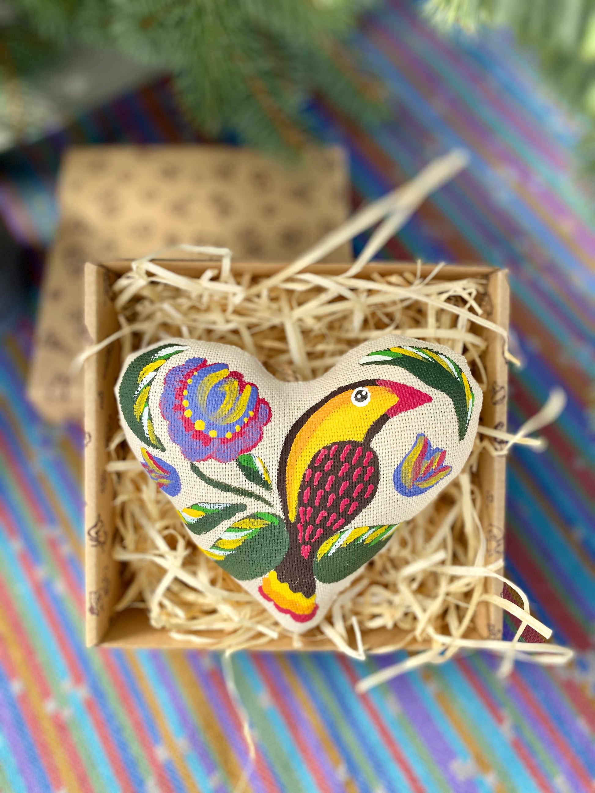 Souvenir "Heart with yellow bird (vanilla)"