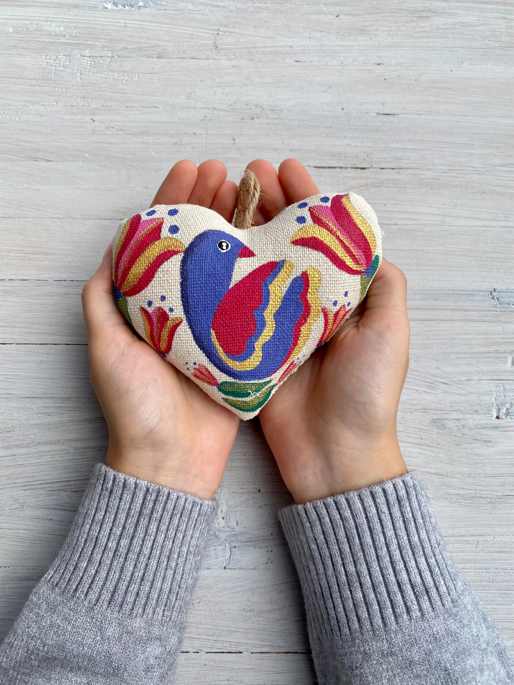 Souvenir "Heart with purple bird (vanilla)"