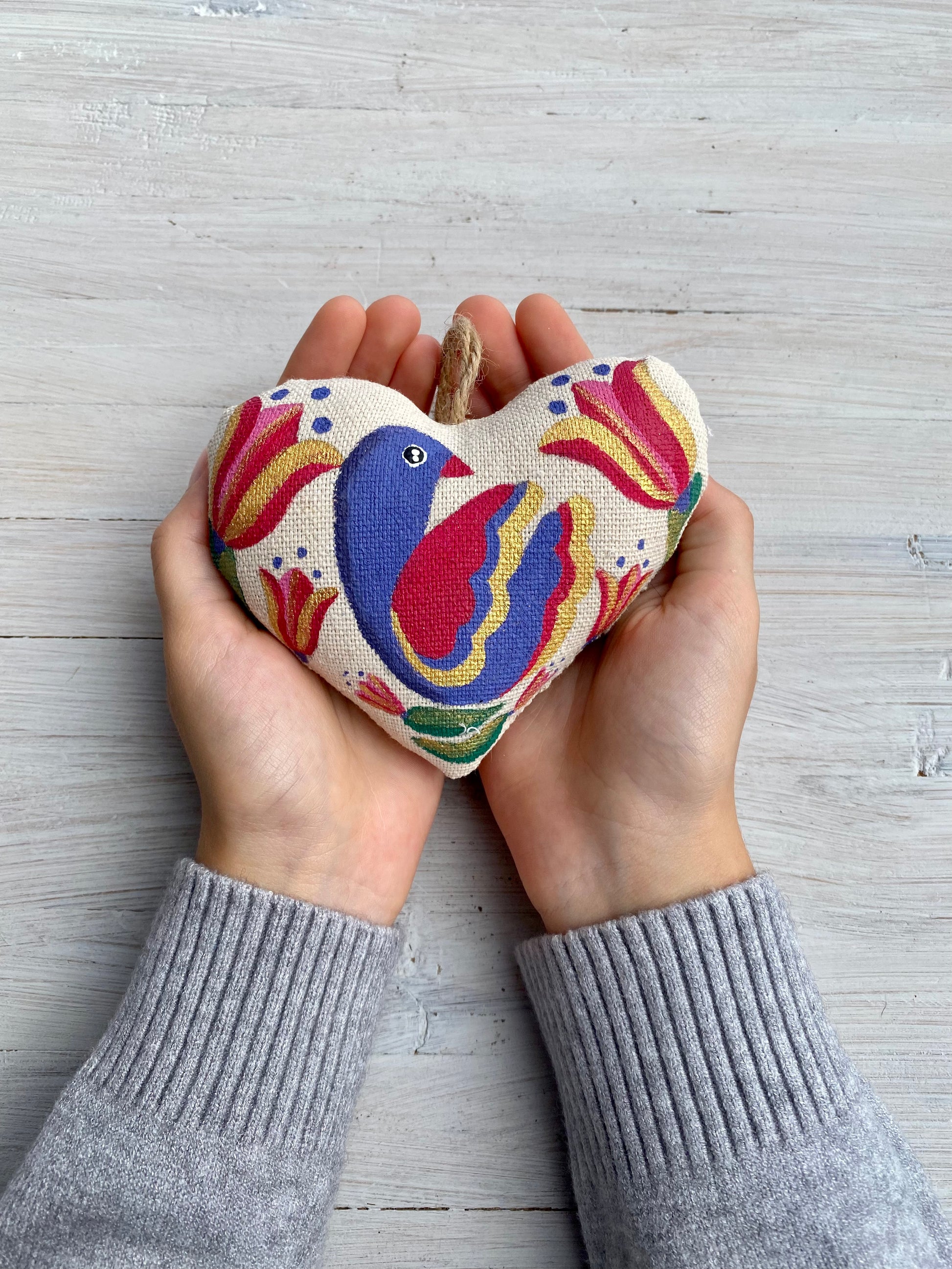 Souvenir "Heart with purple bird (vanilla)"