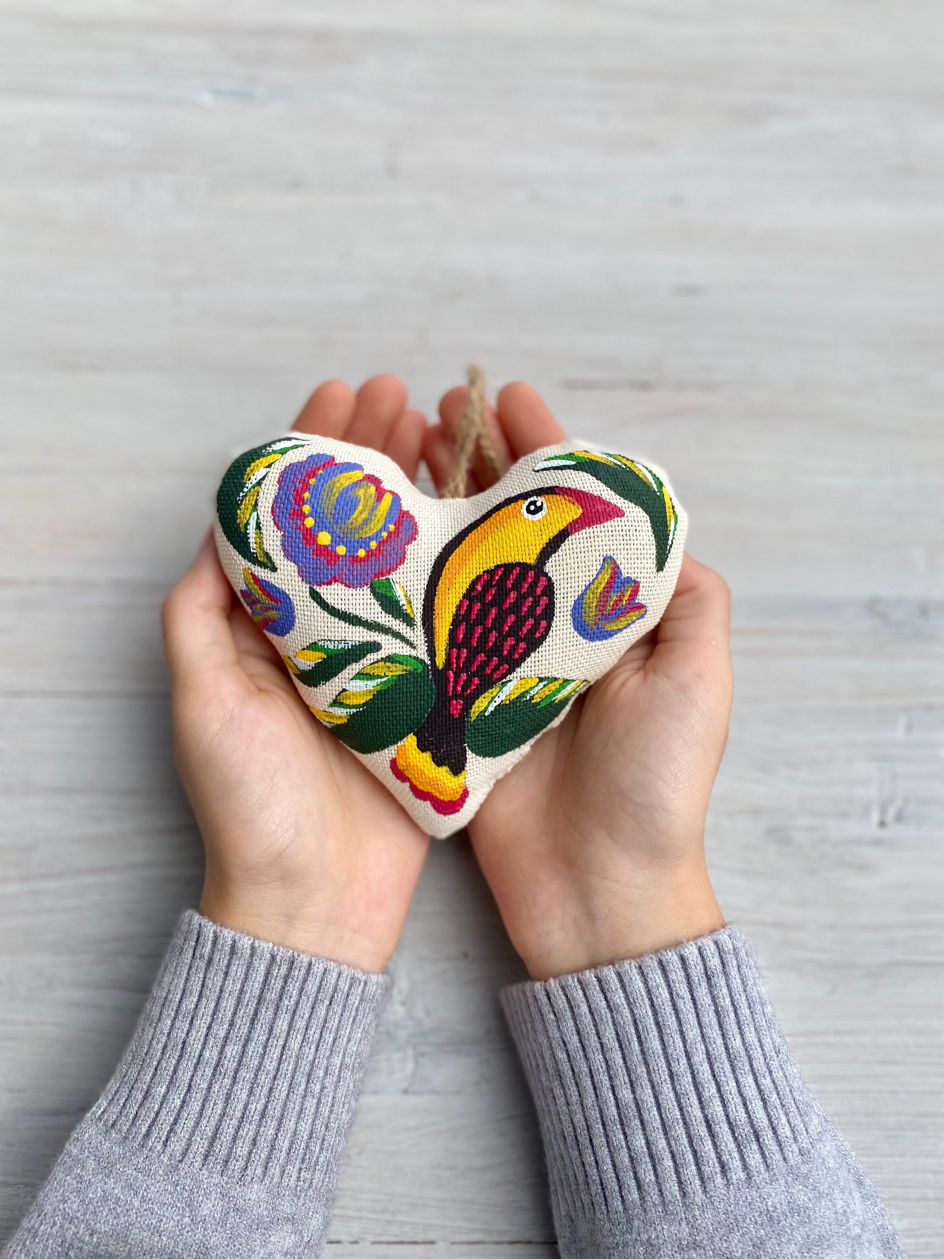 Souvenir "Heart with yellow bird (vanilla)"