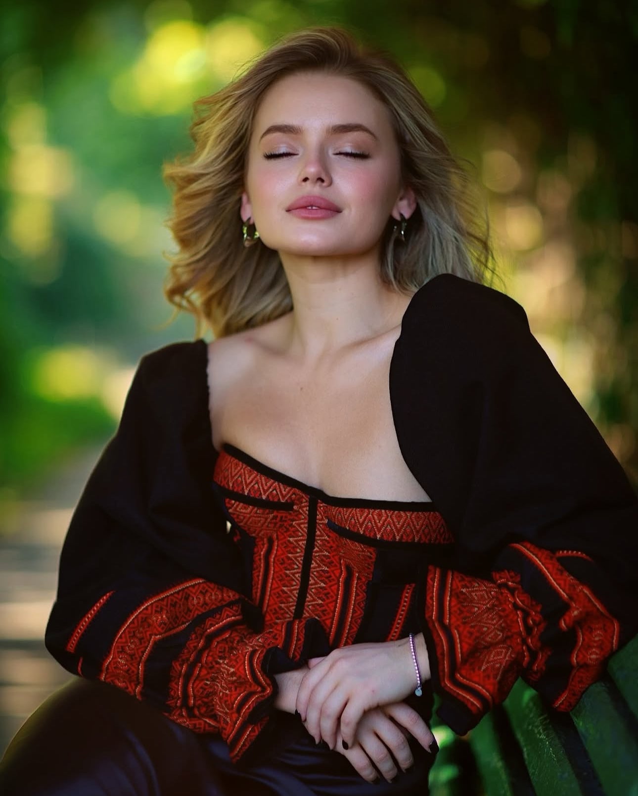 Black and Red Corset – Bold Ukrainian-Inspired Waist Corset