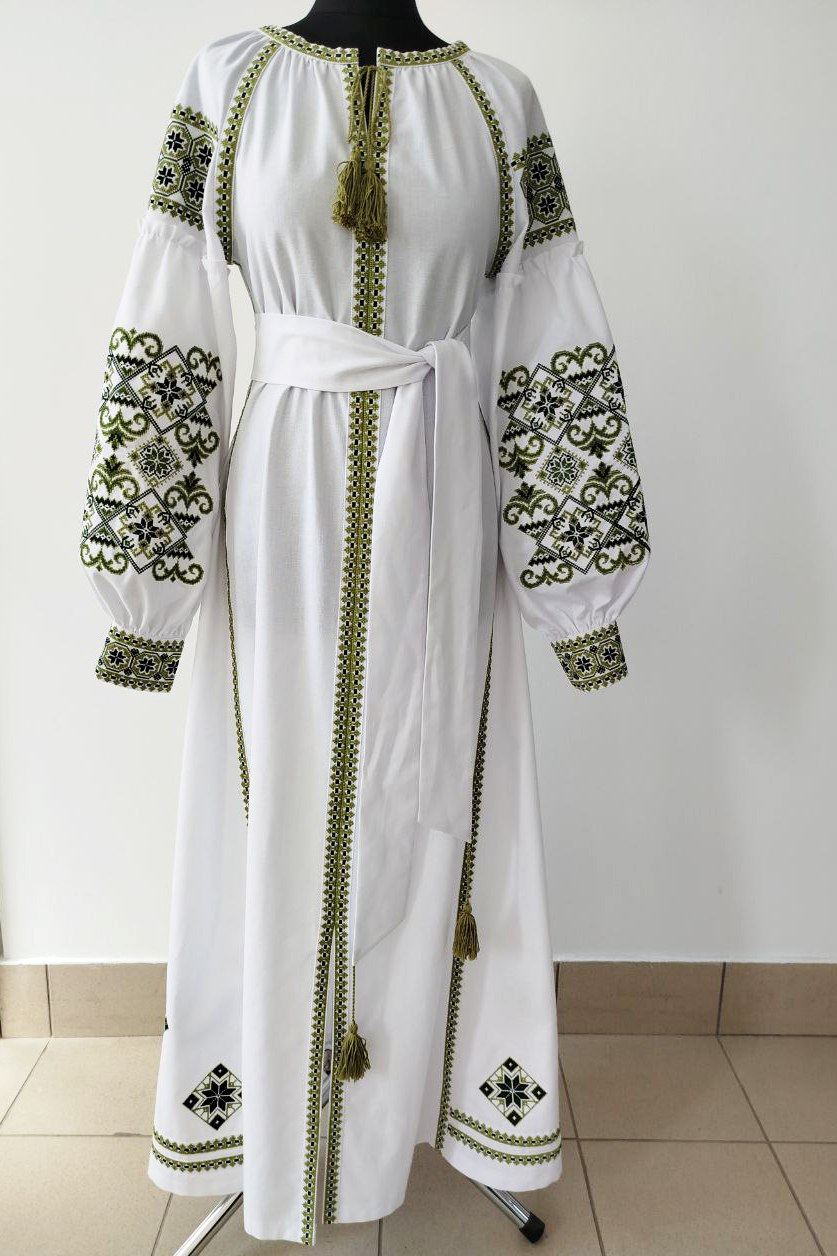Embroidered dress "Elegance"