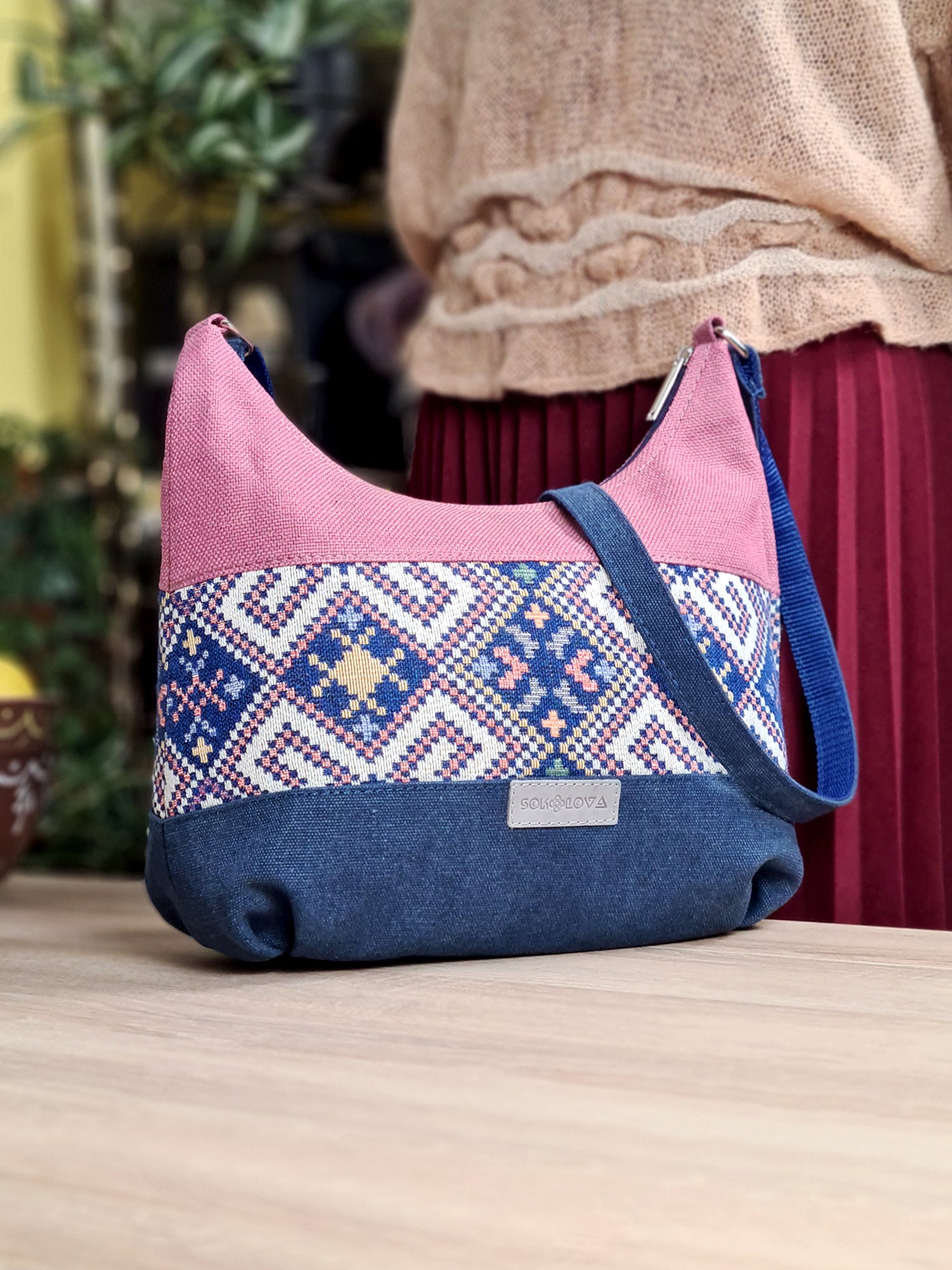 Tapestry bag "3 stripes" with an ornament