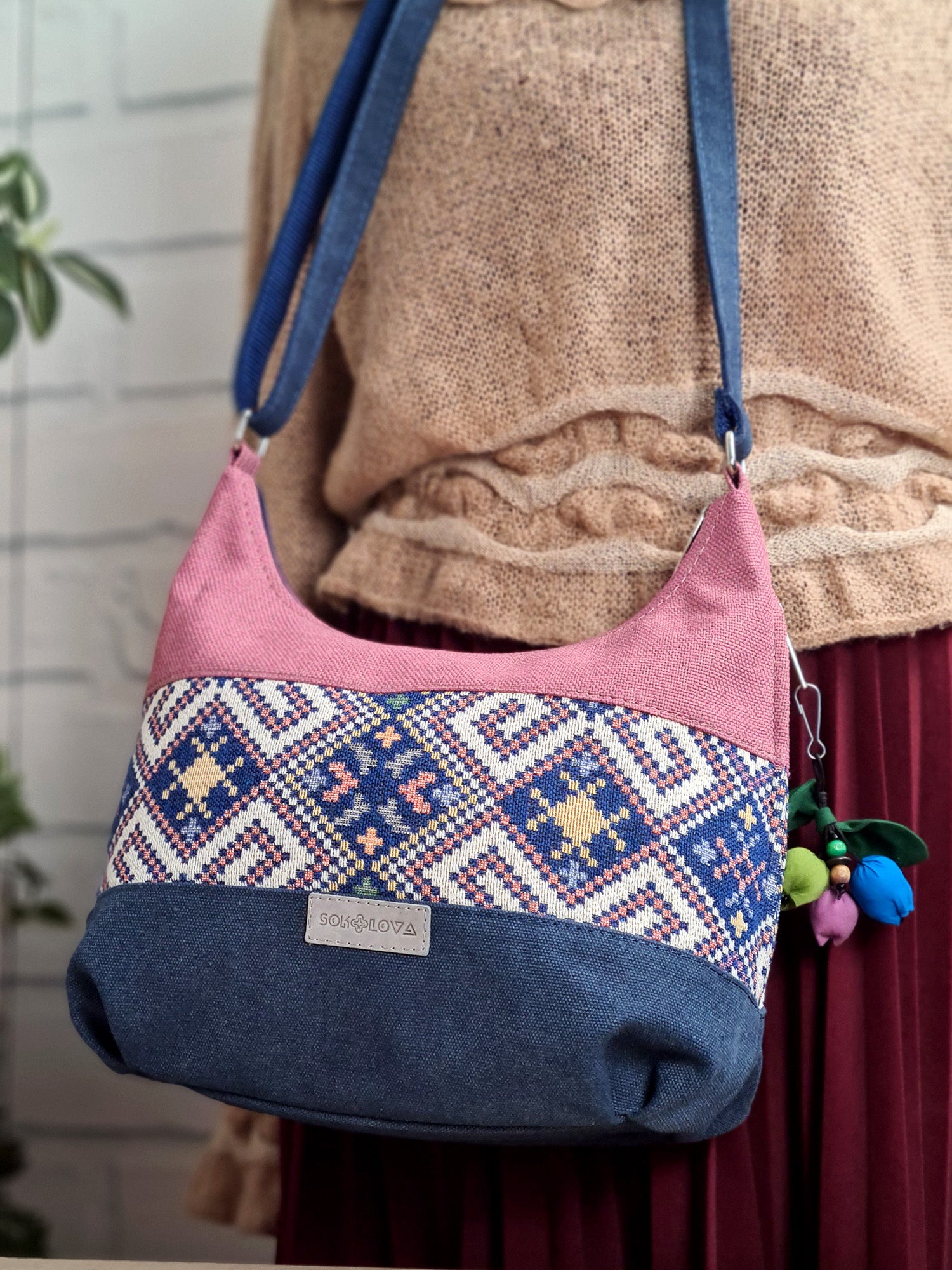 Tapestry bag "3 stripes" with an ornament