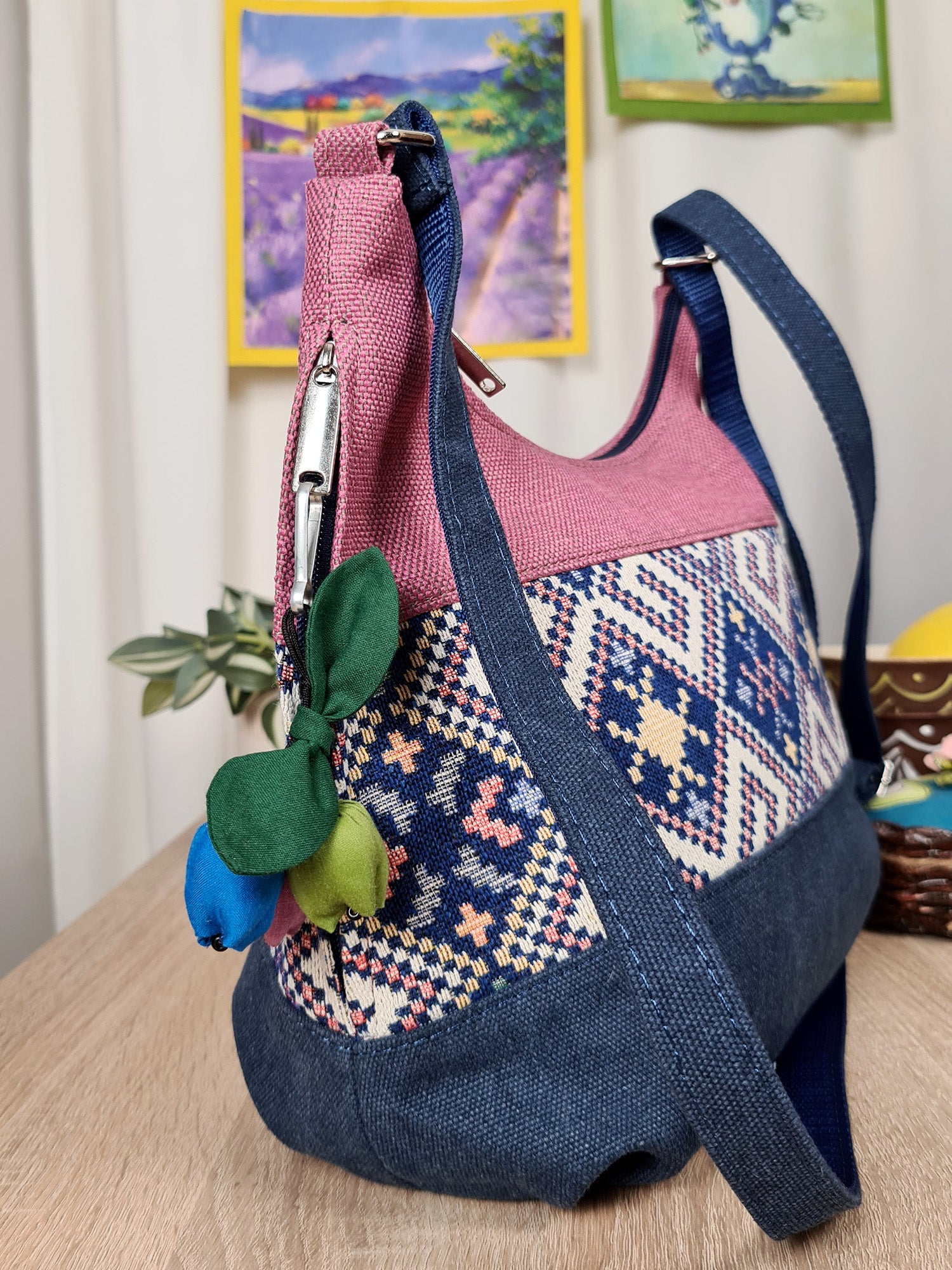 Tapestry bag "3 stripes" with an ornament