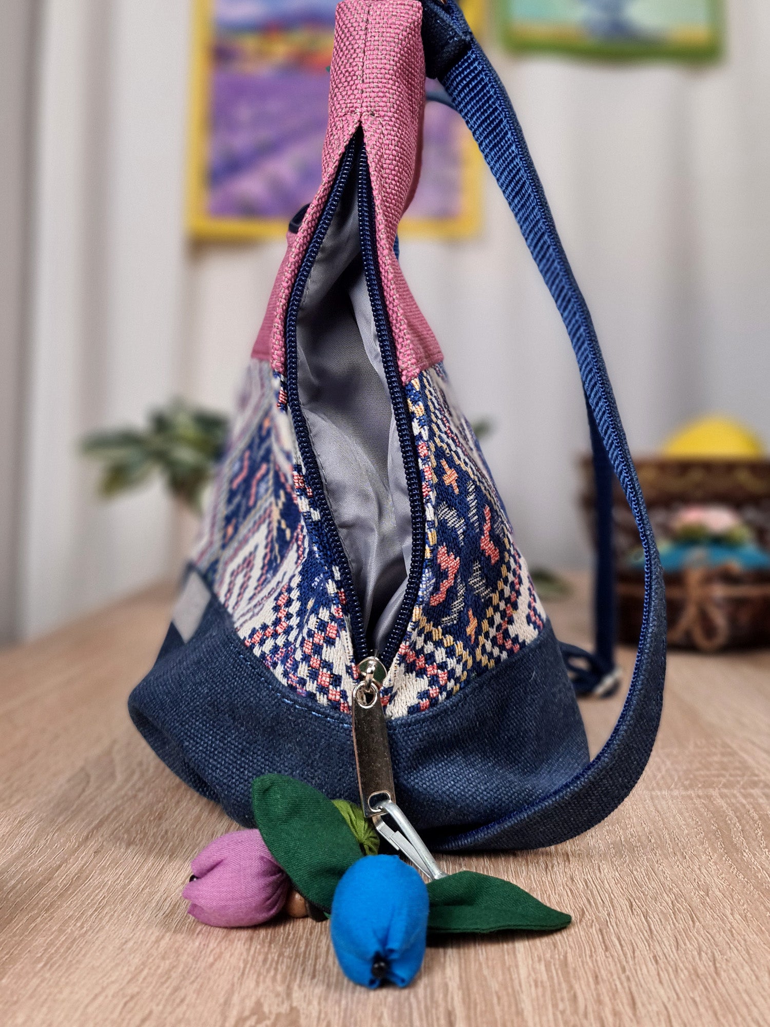 Tapestry bag "3 stripes" with an ornament