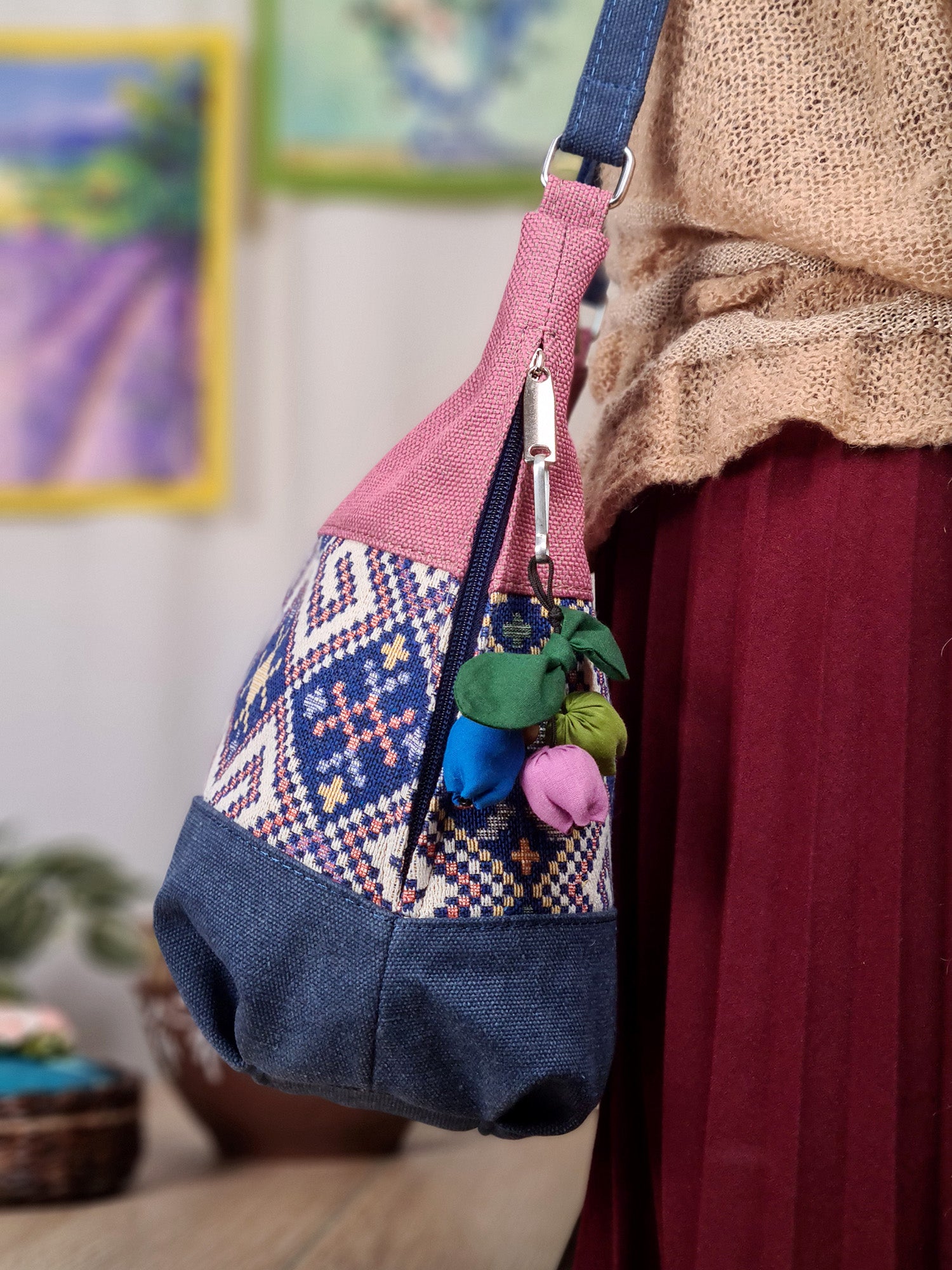 Tapestry bag "3 stripes" with an ornament