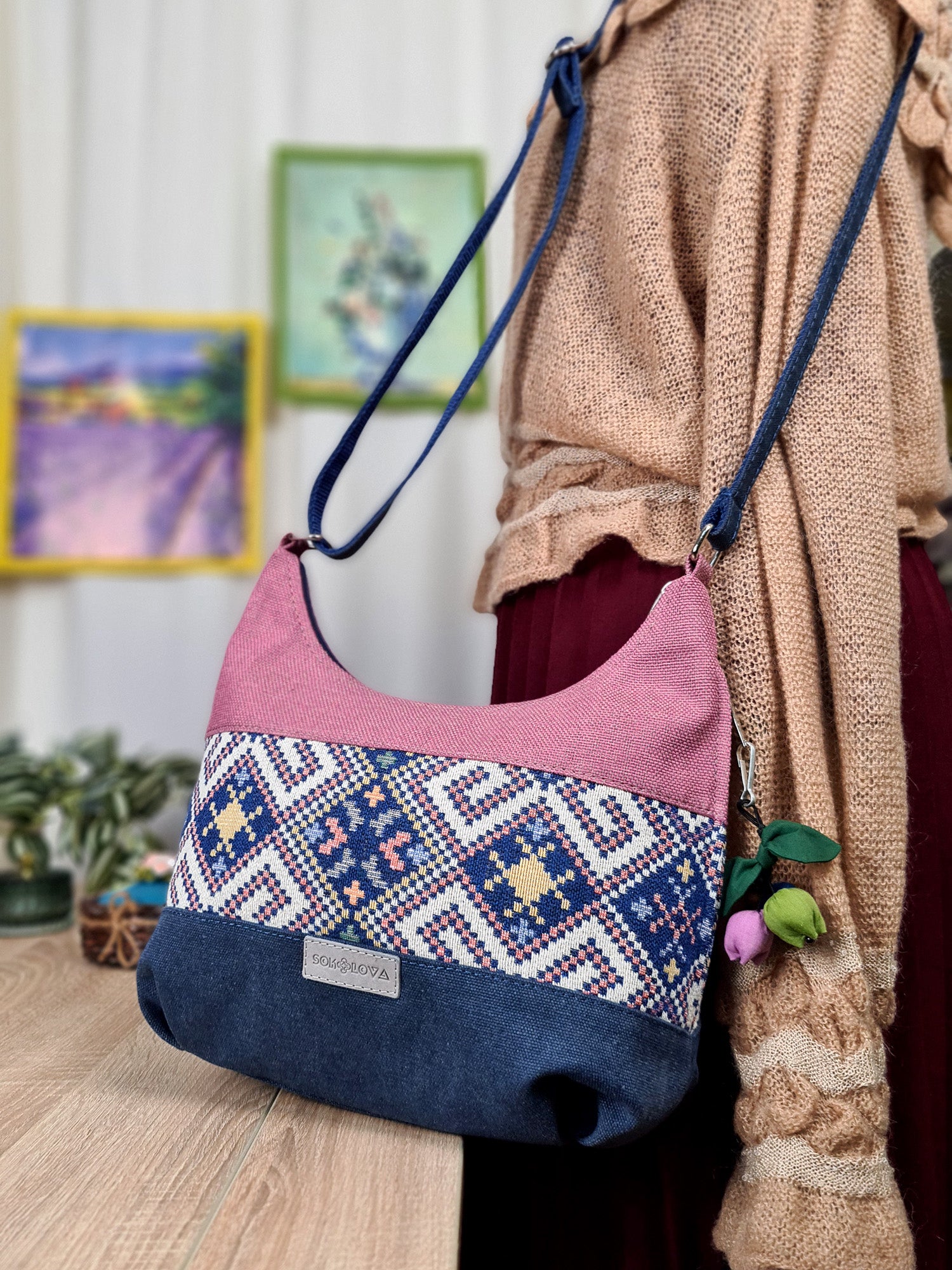 Tapestry bag "3 stripes" with an ornament