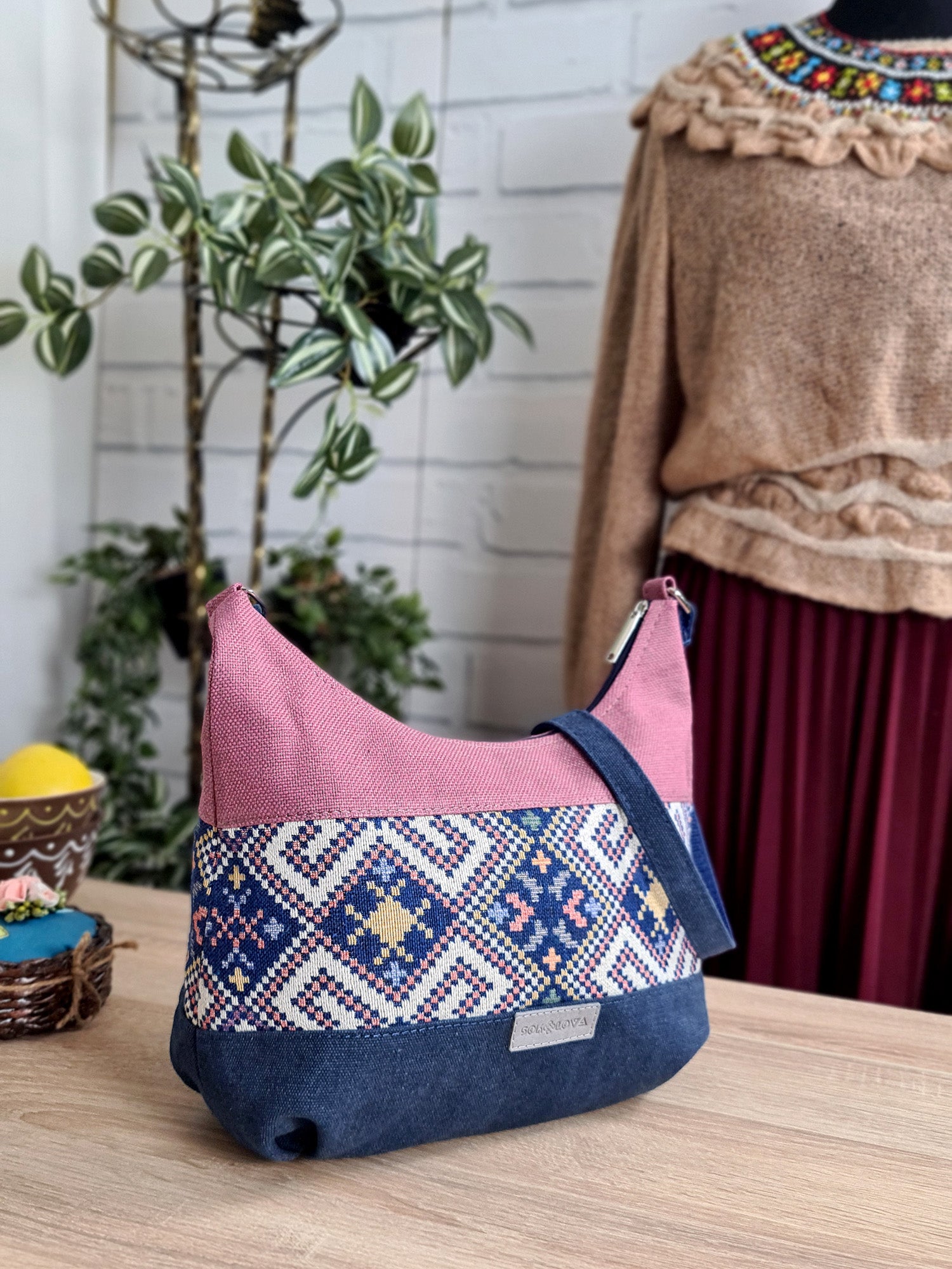 Tapestry bag "3 stripes" with an ornament